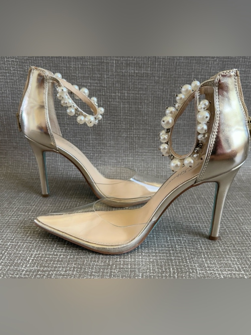 Betsey Johnson‎ Pearl Clear Pointed Toe Heels Size 9 Silver Bridal Pumps